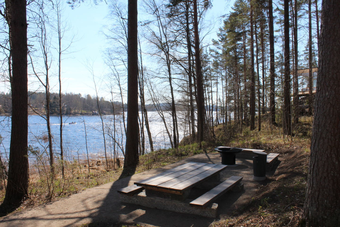 Aamu-korttelin pohjoisosassa sijaitseva nuotio- ja maisemankatselupaikka sekä Suomi-korttelin tuntumassa sijaitseva puistoalue on saanut nimensä kauppiaana ja poliitikkona vaikuttaneelta Hulda Maria Nordenstrengiltä. 